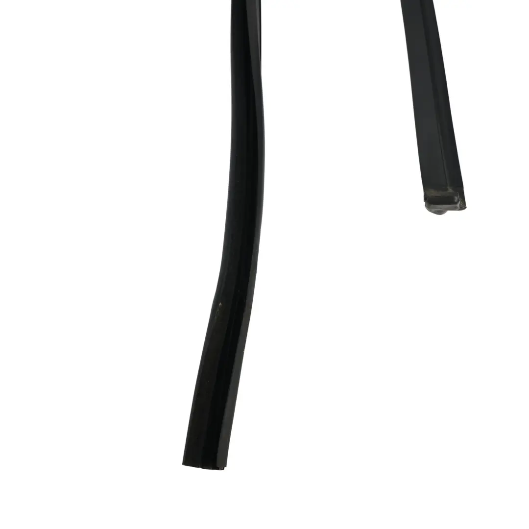 Junta Marco Ventana Puerta Trasera Izquierda 3G9839432AK para Volkswagen Passat B8 con número de pieza 3G9839431AK Volkswagen Passat B8 Junta Marco Ventana Puerta Trasera Izquierda 3G9839432AK - SKU 3G9839431AK - Número de pieza 3G9839431AK