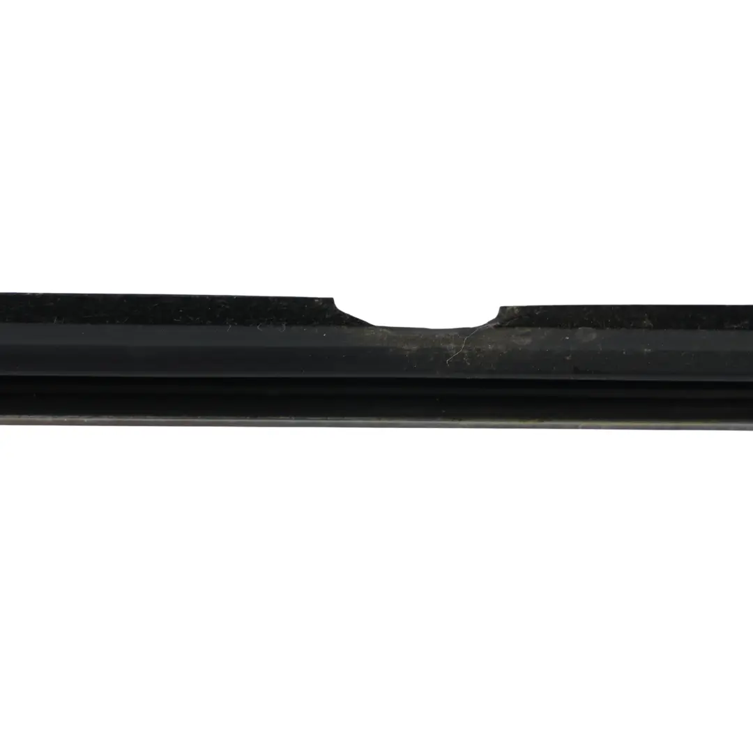 Uszczelka Szyby Lewa Zewnętrzna do Volkswagen Passat B8 Estate o numerze 3G9839475E Volkswagen Passat B8 Estate Uszczelka Szyby Lewa Zewnętrzna - SKU 3G9839475E - Numer Części 3G9839475E