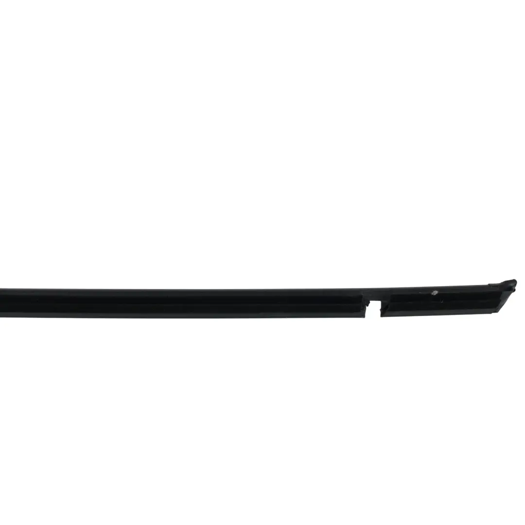Guarnizione Guida Vetro Sinistra per Volkswagen Passat B8 con numero di parte 3G9839479 Volkswagen Passat B8 Guarnizione Guida Vetro Sinistra - SKU 3G9839479 - Numero di parte 3G9839479