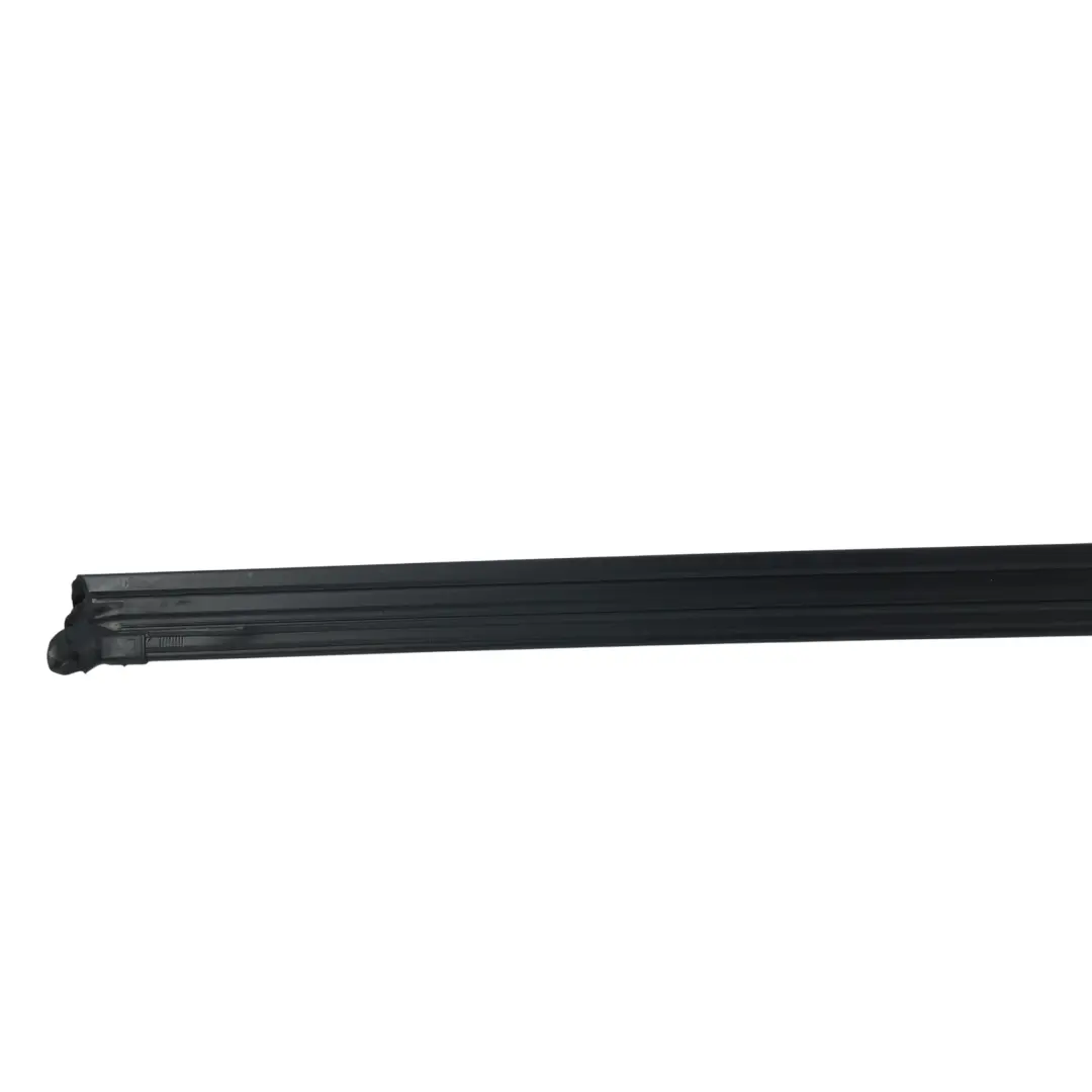 Joint Guide Vitre Gauche pour Volkswagen Passat B8 à propos du numéro de pièce 3G9839479 Volkswagen Passat B8 Joint Guide Vitre Gauche - SKU 3G9839479 - Numéro de pièce 3G9839479