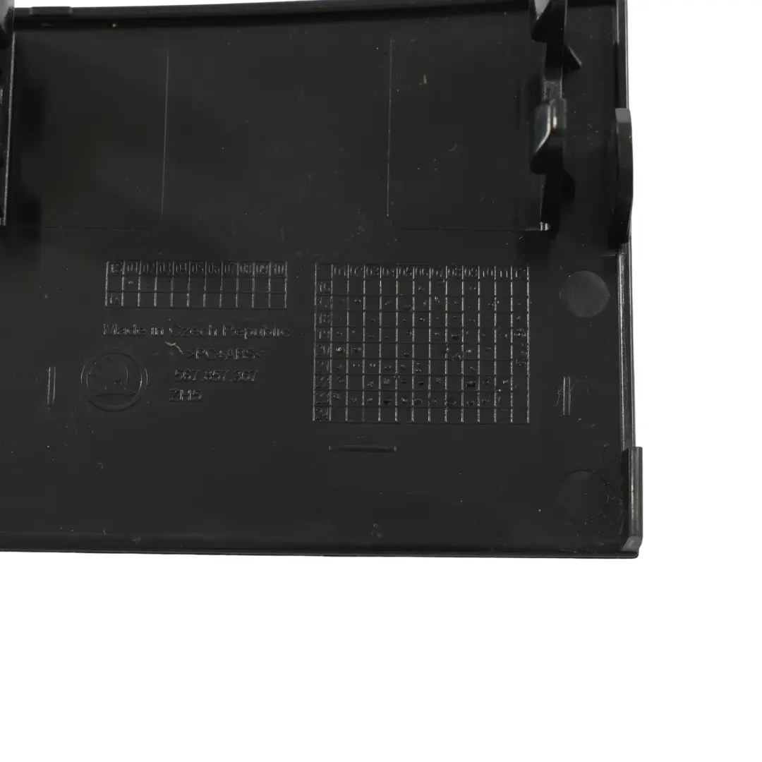 Panneau Garniture Console Centrale Intérieur Noir Satiné pour Skoda Karoq à propos du numéro de pièce 567857367 Skoda Karoq Panneau Garniture Console Centrale Intérieur Noir Satiné - SKU 567857367 - Numéro de pièce 567857367