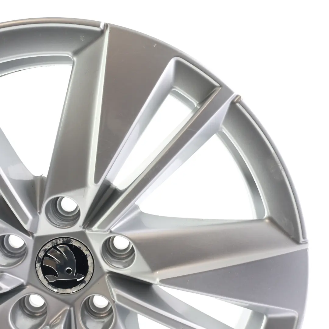 Cerchione Lega Argento 17" 7J ET:45 Scutus per Skoda Karoq con numero di parte 57A601025AA Skoda Karoq Cerchione Lega Argento 17" 7J ET:45 Scutus - SKU 57A601025AA-1 - Numero di parte 57A601025AA