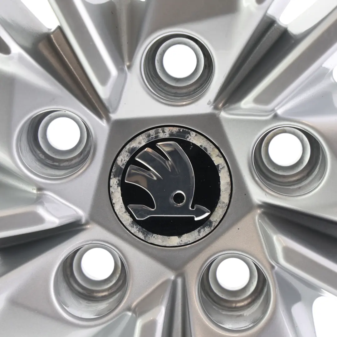 Cerchione Lega Argento 17" 7J ET:45 Scutus per Skoda Karoq con numero di parte 57A601025AA Skoda Karoq Cerchione Lega Argento 17" 7J ET:45 Scutus - SKU 57A601025AA-1 - Numero di parte 57A601025AA