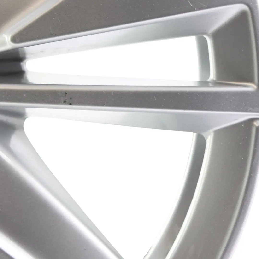 Cerchione Lega Argento 17" 7J ET:45 Scutus per Skoda Karoq con numero di parte 57A601025AA Skoda Karoq Cerchione Lega Argento 17" 7J ET:45 Scutus - SKU 57A601025AA-2 - Numero di parte 57A601025AA