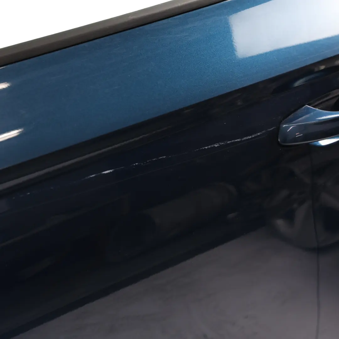 Tür Vorne Links Abdeckblende Lava Blau Metallic W5Q für Skoda Karoq mit Teilenummer 57A831051A Skoda Karoq Tür Vorne Links Abdeckblende Lava Blau Metallic W5Q - SKU 57A831051A-LAVA - Teilenummer 57A831051A