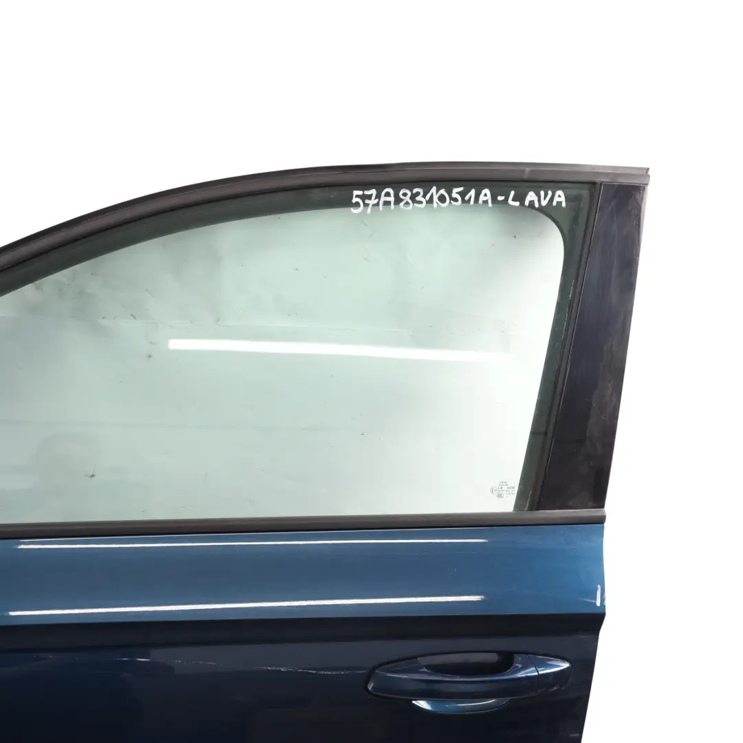 Tür Vorne Links Abdeckblende Lava Blau Metallic W5Q für Skoda Karoq mit Teilenummer 57A831051A Skoda Karoq Tür Vorne Links Abdeckblende Lava Blau Metallic W5Q - SKU 57A831051A-LAVA - Teilenummer 57A831051A