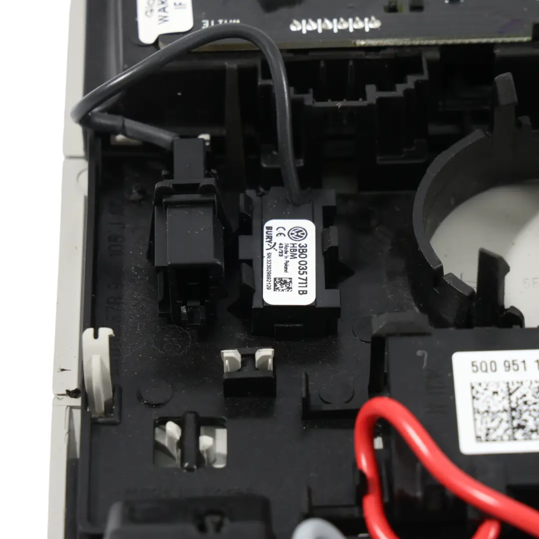 Skoda Karoq Innenraum Leseleuchte Vorne SOS Taste Grau - SKU 57B947105J - Teilenummer 57B947105J