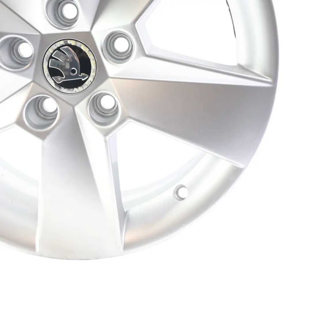 Mk3 5E Silberne Alufelge 6,5J 16" ET:46 Sternspeiche für Skoda Octavia mit Teilenummer 5E0601025H Skoda Octavia Mk3 5E Silberne Alufelge 6,5J 16" ET:46 Sternspeiche - SKU 5E0601025H-2 - Teilenummer 5E0601025H