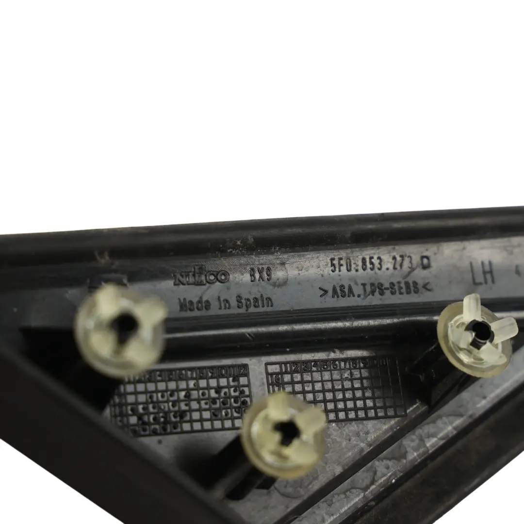 MK3 Kotflügel Dreieck Abdeckung Schwarz Links für Seat Leon mit Teilenummer 5F0853273D Seat Leon MK3 Kotflügel Dreieck Abdeckung Schwarz Links - SKU 5F0853273D - Teilenummer 5F0853273D