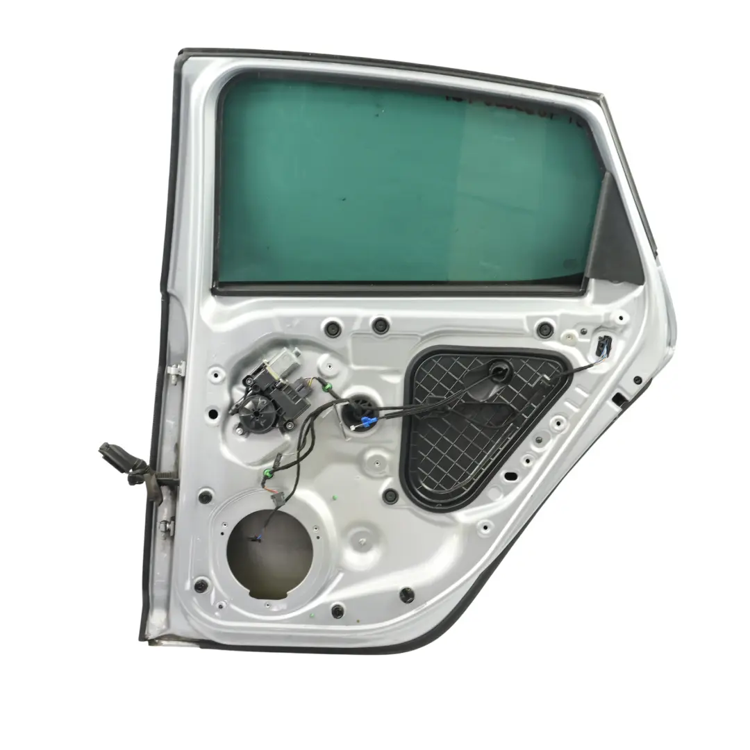 Mk3 Folia Okładziny Drzwi Tylny Prawy Srebrny Metaliczny Z7G do Seat Leon o numerze 5F4833056 Seat Leon Mk3 Folia Okładziny Drzwi Tylny Prawy Srebrny Metaliczny Z7G - SKU 5F4833056-FSI - Numer Części 5F4833056