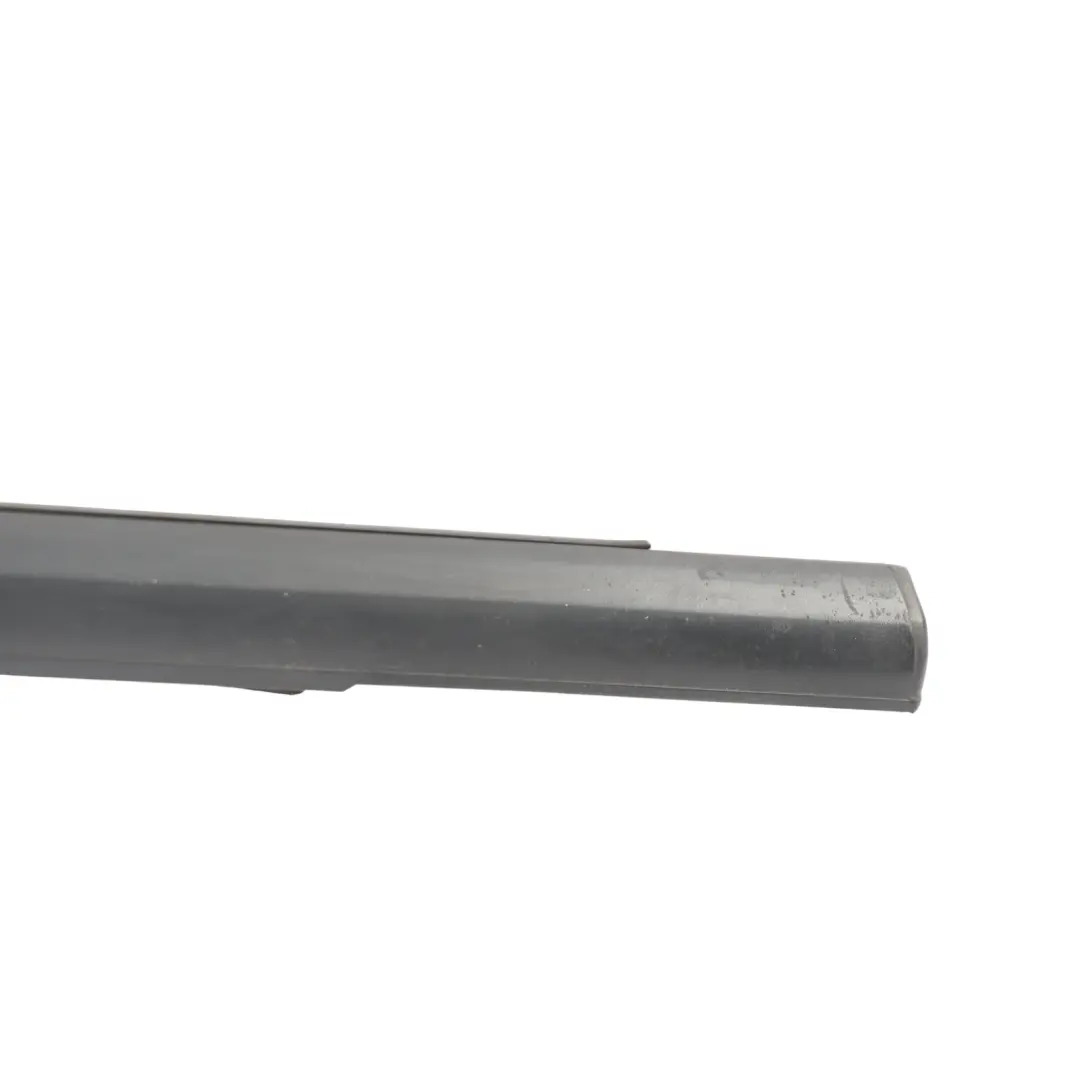 Listwa Zgarniająca Drzwi Przednich Prawa do Volkswagen Golf Mk7 o numerze 5G4837478C Volkswagen Golf Mk7 Listwa Zgarniająca Drzwi Przednich Prawa - SKU 5G4837478C - Numer Części 5G4837478C