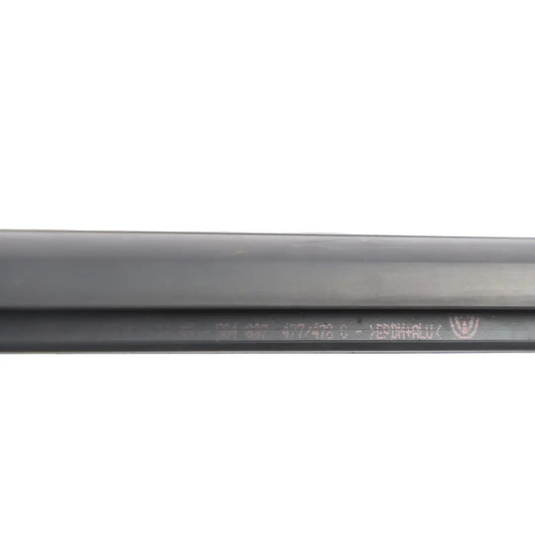 Moldura Ventana Puerta Delantera Derecha para Volkswagen Golf Mk7 con número de pieza 5G4837478C Volkswagen Golf Mk7 Moldura Ventana Puerta Delantera Derecha - SKU 5G4837478C - Número de pieza 5G4837478C