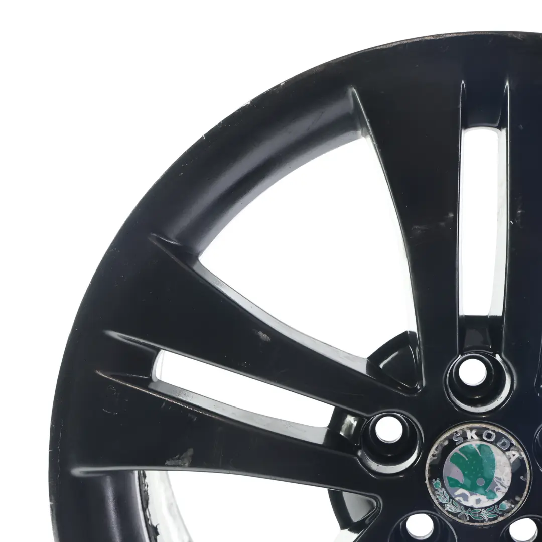 Felga Czarna Metaliczna 17" 7J ET:41 5x100 do Skoda Fabia 5J o numerze 5J0601025HA Skoda Fabia 5J Felga Czarna Metaliczna 17" 7J ET:41 5x100 - SKU 5J0601025HA-1 - Numer Części 5J0601025HA