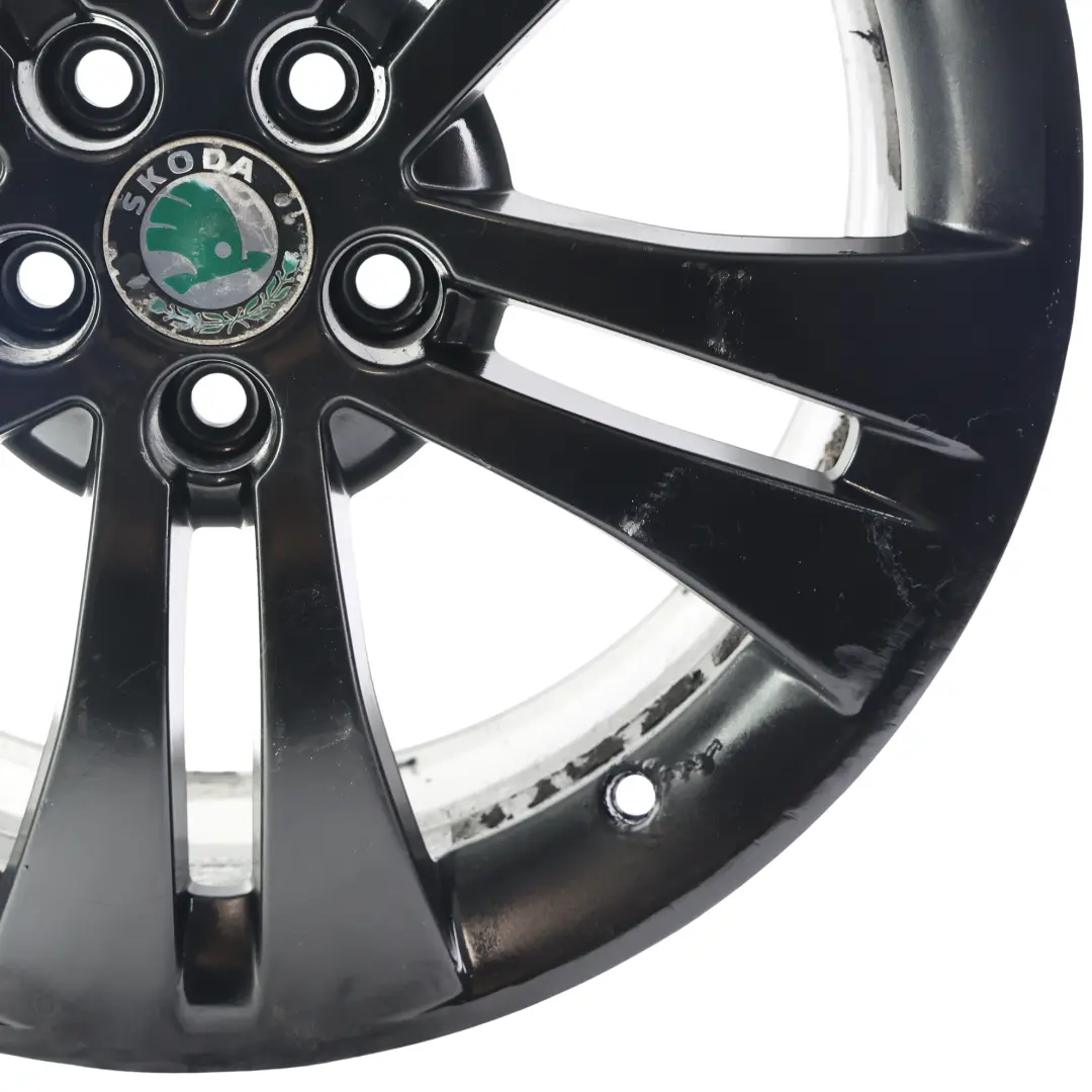 MK2 Llanta Aleación Negra 17" 7J ET:41 5x100 Trinity para Skoda Fabia con número de pieza 5J0601025HA Skoda Fabia MK2 Llanta Aleación Negra 17" 7J ET:41 5x100 Trinity - SKU 5J0601025HA-2 - Número de pieza 5J0601025HA
