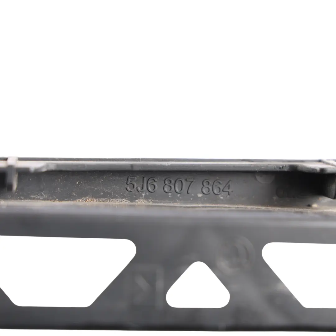 Skoda Fabia MK2 5J Support Fixation Guide Pare-Chocs Arrière Droit - SKU 5J6807864 - Numéro de pièce 5J6807864