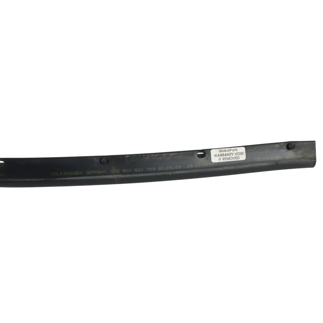 MK6 Motorhaube Dichtung Gummi für Volkswagen Golf mit Teilenummer 5K0823709 Volkswagen Golf MK6 Motorhaube Dichtung Gummi - SKU 5K0823709 - Teilenummer 5K0823709