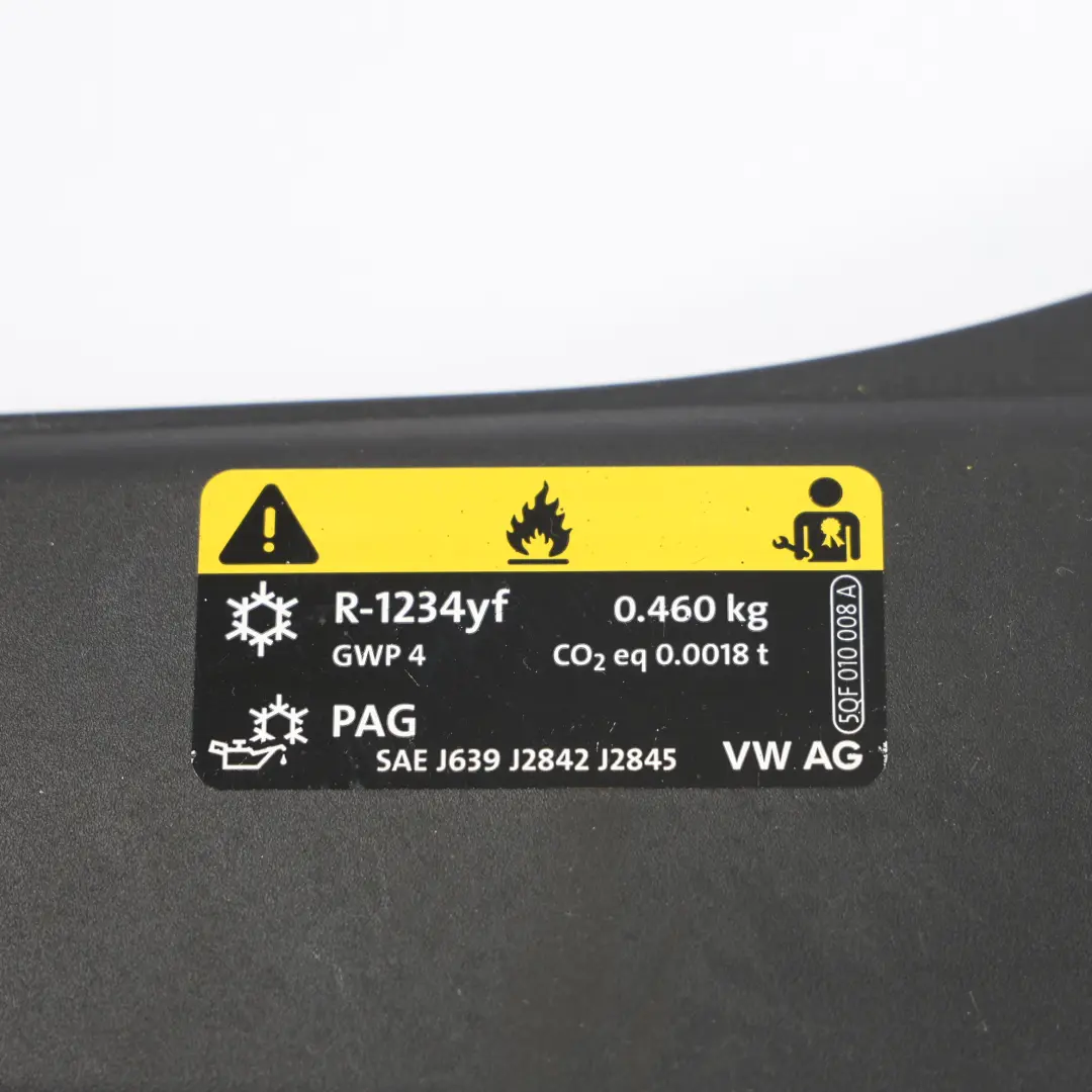 Intake Guide Lid Cover Panel to VW Volkswagen Golf Cd1 Tiguan 57 Air with Part number 5Q0129954F VW Volkswagen Golf Cd1 Tiguan 57 Air Intake Guide Lid Cover Panel - SKU 5Q0129954F - Part number 5Q0129954F