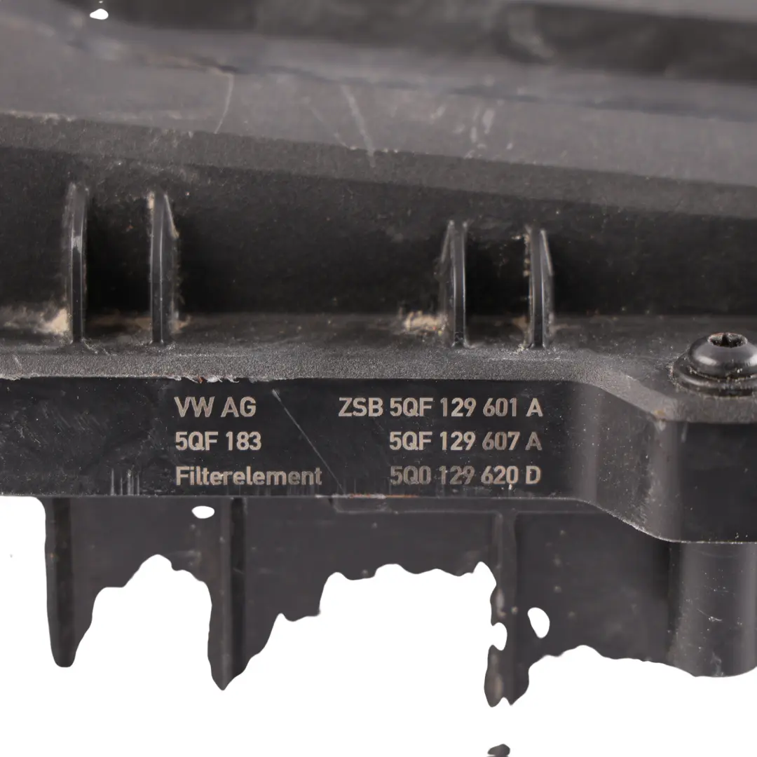 Mk8 Scatola Filtro Aria 2.0 TDI per Skoda Karoq Audi Q3 F3 VW Golf con numero di parte 5QF129601A Skoda Karoq Audi Q3 F3 VW Golf Mk8 Scatola Filtro Aria 2.0 TDI - SKU 5QF129601A - Numero di parte 5QF129601A