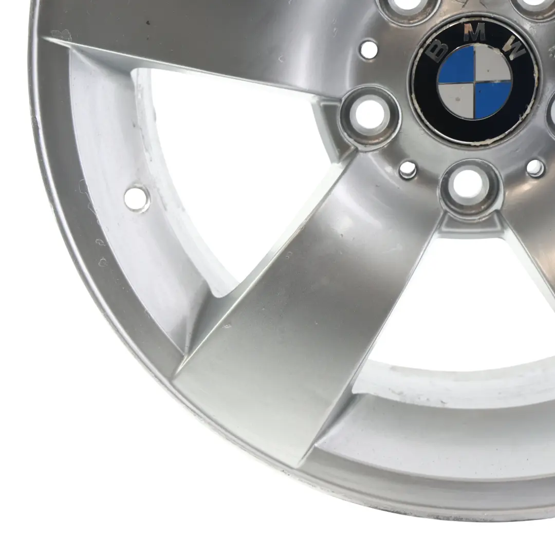 Cerchio Ruota In Lega Argento 17" Star Spoke 122 8J ET:20 per BMW E60 E61 con numero di parte 6760615 BMW E60 E61 Cerchio Ruota In Lega Argento 17" Star Spoke 122 8J ET:20 - SKU 6760615-1 - Numero di parte 6760615