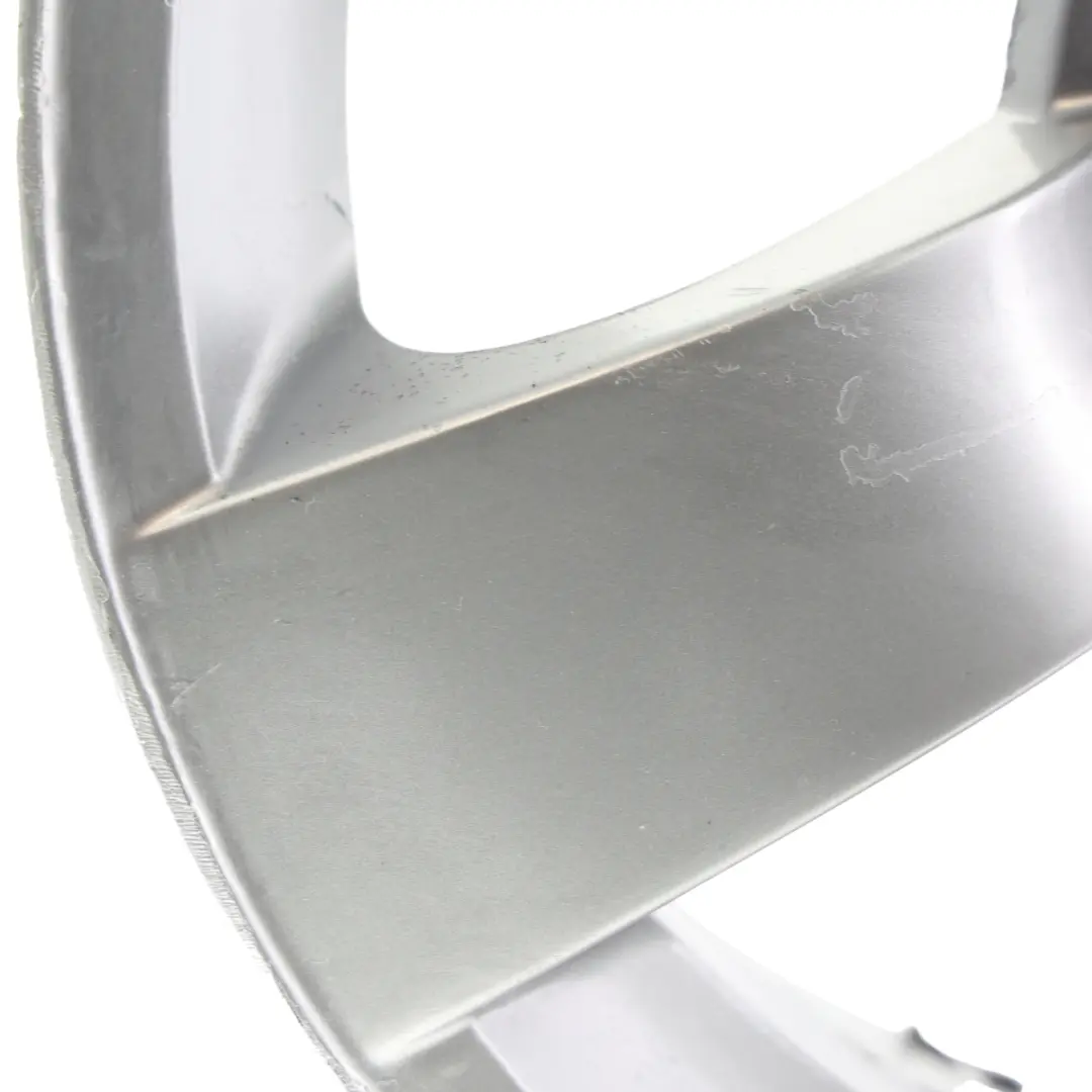 Leicht Metall Felge Silber 17" Sternspeiche 122 ET:20 8J für BMW E60 E61 mit Teilenummer 6760615 BMW E60 E61 Leicht Metall Felge Silber 17" Sternspeiche 122 ET:20 8J - SKU 6760615-2 - Teilenummer 6760615