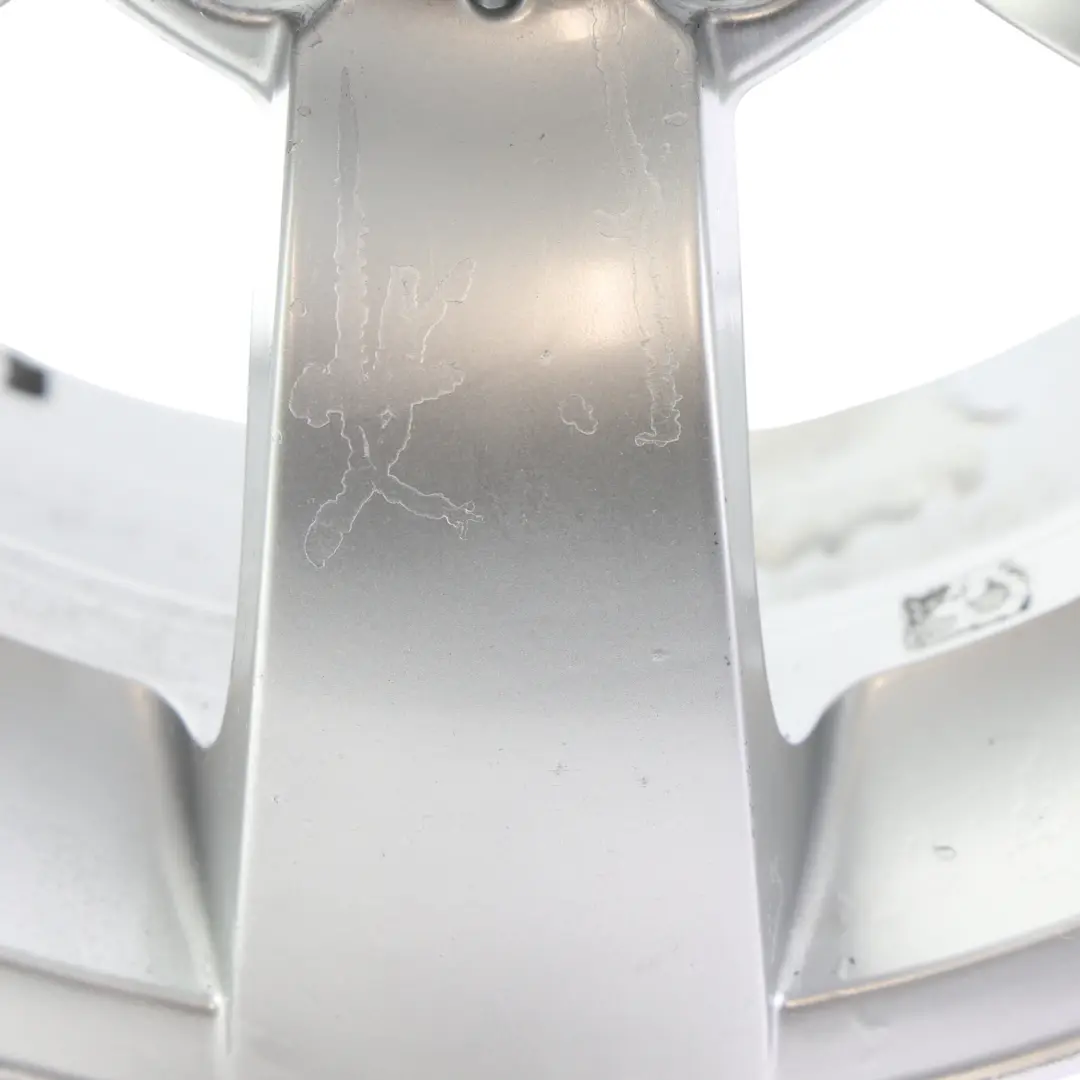 Jante Alliage Argentée 17" ET:20 8J Rayons Étoile 122 pour BMW E60 E61 à propos du numéro de pièce 6760615 BMW E60 E61 Jante Alliage Argentée 17" ET:20 8J Rayons Étoile 122 - SKU 6760615-2 - Numéro de pièce 6760615