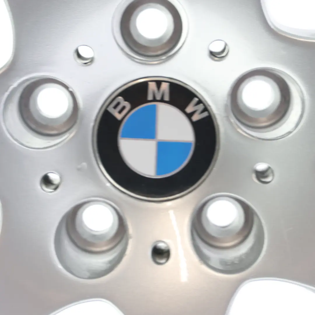 Jante Alliage Argent 17" À Rayons Étoilés 185 8J ET:34 pour BMW E90 E91 E92 à propos du numéro de pièce 6764623 BMW E90 E91 E92 Jante Alliage Argent 17" À Rayons Étoilés 185 8J ET:34 - SKU 6764623-2 - Numéro de pièce 6764623