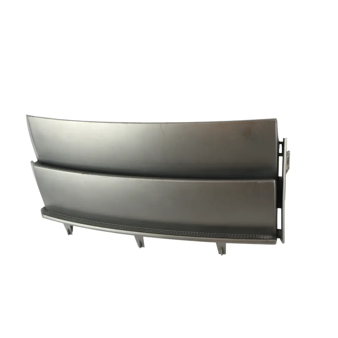 Rejilla Ventilación Guardabarros Izquierdo para Range Rover L322 con número de pieza 7026899 Range Rover L322 Rejilla Ventilación Guardabarros Izquierdo - SKU 7026899 - Número de pieza 7026899