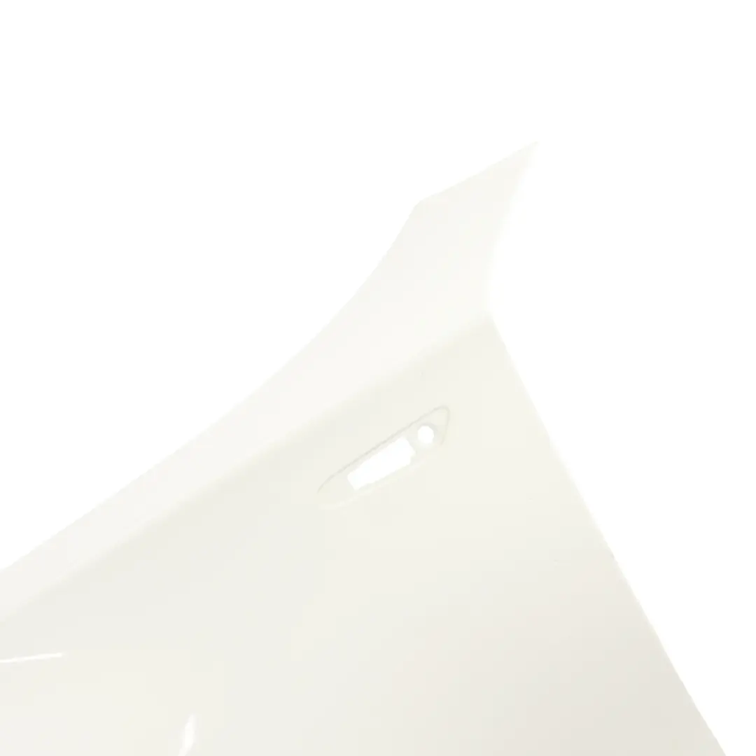 Pannello laterale anteriore sinistro Alpinweiss Alpine Bianco 300 per BMW E81 E87 con numero di parte 7133227 BMW E81 E87 Pannello laterale anteriore sinistro Alpinweiss Alpine Bianco 300 - SKU 7133227-AW3 - Numero di parte 7133227