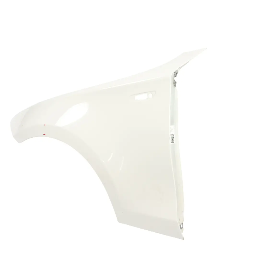 Pannello laterale anteriore sinistro Alpinweiss Alpine Bianco 300 per BMW E81 E87 con numero di parte 7133227 BMW E81 E87 Pannello laterale anteriore sinistro Alpinweiss Alpine Bianco 300 - SKU 7133227-AW3 - Numero di parte 7133227