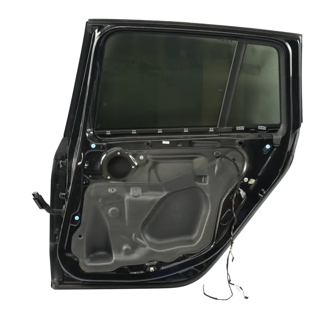 Puerta Trasera Derecha Negro Zafiro Metalico 475 para BMW F46 Gran Tourer con número de pieza 7392326 BMW F46 Gran Tourer Puerta Trasera Derecha Negro Zafiro Metalico 475 - SKU 7392326-BS1 - Número de pieza 7392326