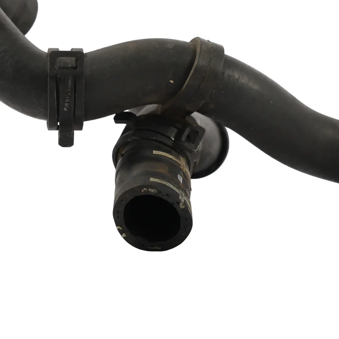 Tubo Condotto Liquido Refrigerante 3.0 TFSI per Porsche Cayenne 92A con numero di parte 7P0121156B Porsche Cayenne 92A Tubo Condotto Liquido Refrigerante 3.0 TFSI - SKU 7P0121156B - Numero di parte 7P0121156B