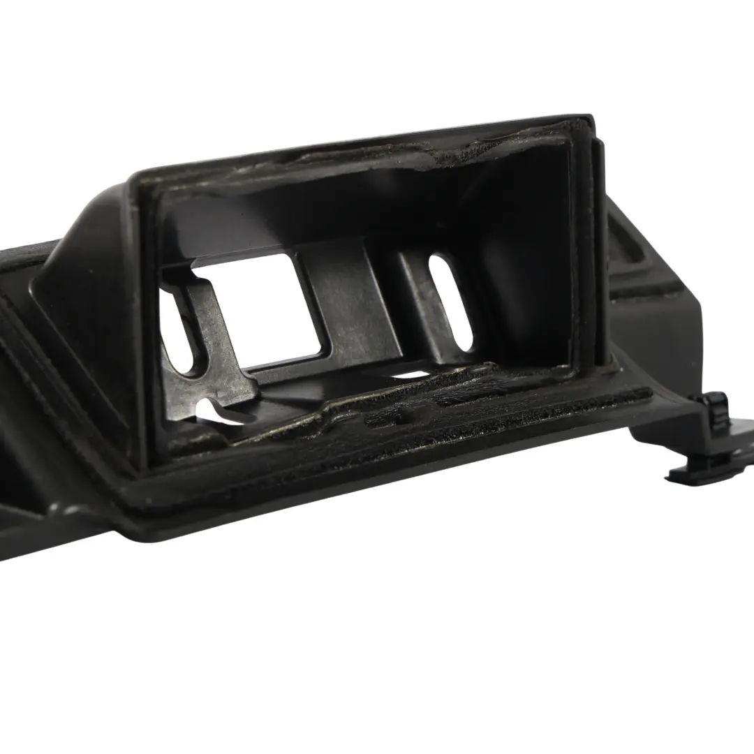 Heckklappen Griff Verkleidung Abdeckung für Porsche Cayenne 92A mit Teilenummer 7P5827129A Porsche Cayenne 92A Heckklappen Griff Verkleidung Abdeckung - SKU 7P5827129A - Teilenummer 7P5827129A