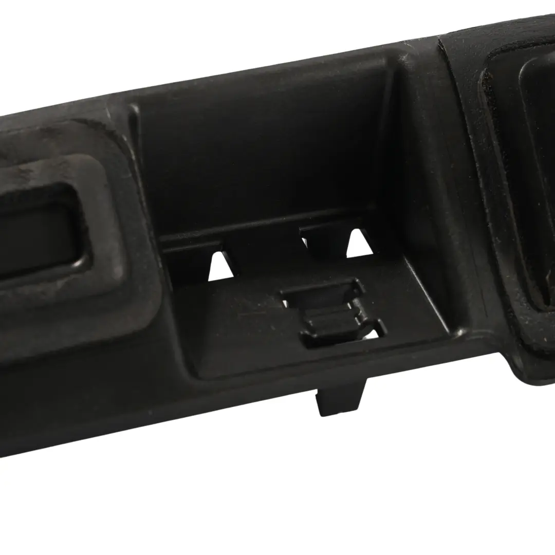 Heckklappen Griff Verkleidung Abdeckung für Porsche Cayenne 92A mit Teilenummer 7P5827129A Porsche Cayenne 92A Heckklappen Griff Verkleidung Abdeckung - SKU 7P5827129A - Teilenummer 7P5827129A