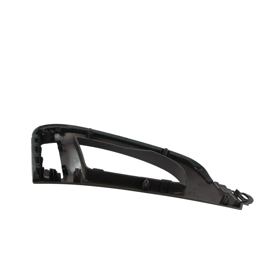 Moldura Manija Puerta Delantera Izquierda para Porsche Cayenne 92A con número de pieza 7P5837247A Porsche Cayenne 92A Moldura Manija Puerta Delantera Izquierda - SKU 7P5837247A - Número de pieza 7P5837247A