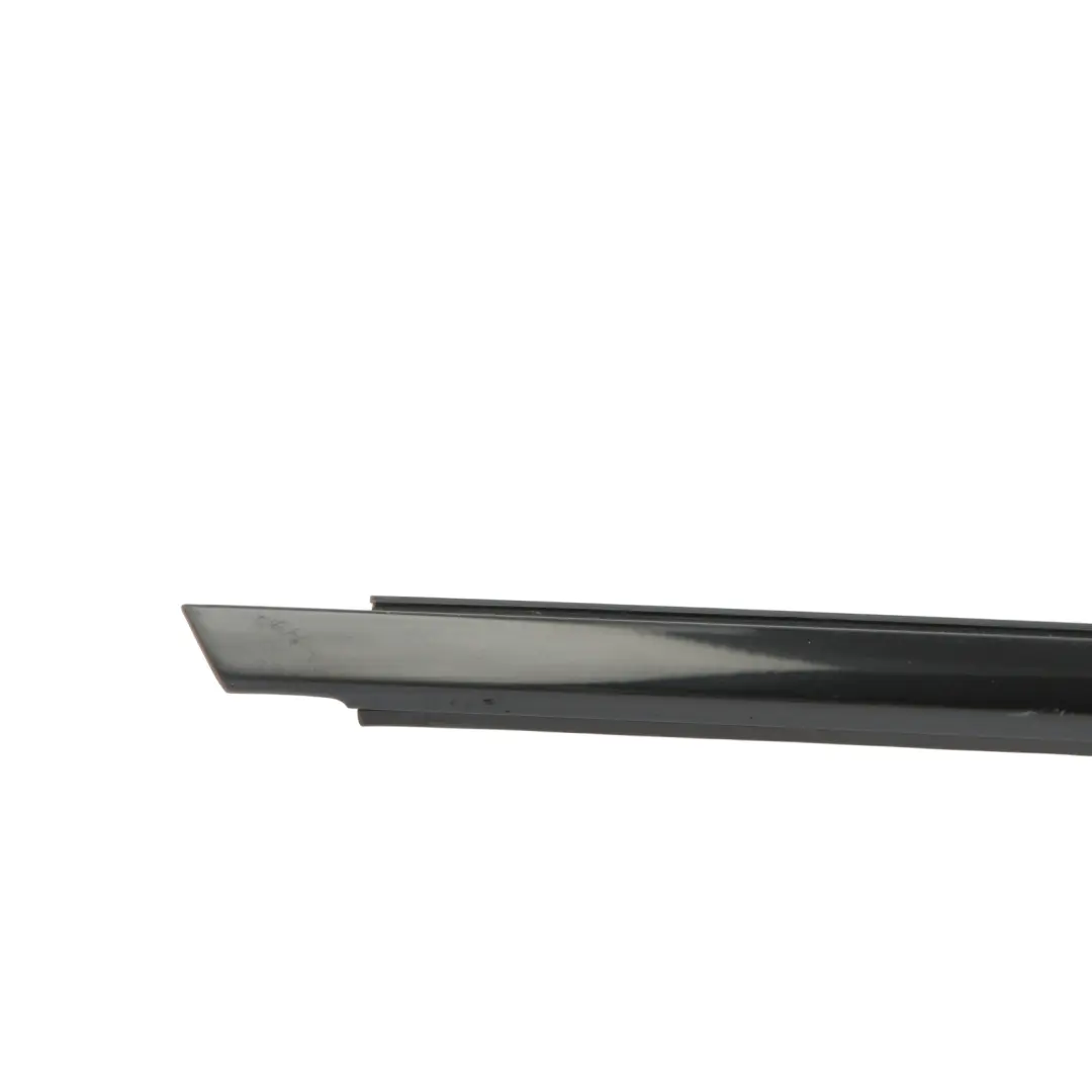 Moldura Tira Ventana Puerta Delantera Derecha para Porsche Cayenne 92A con número de pieza 7P5837476G Porsche Cayenne 92A Moldura Tira Ventana Puerta Delantera Derecha - SKU 7P5837476G-JBL - Número de pieza 7P5837476G
