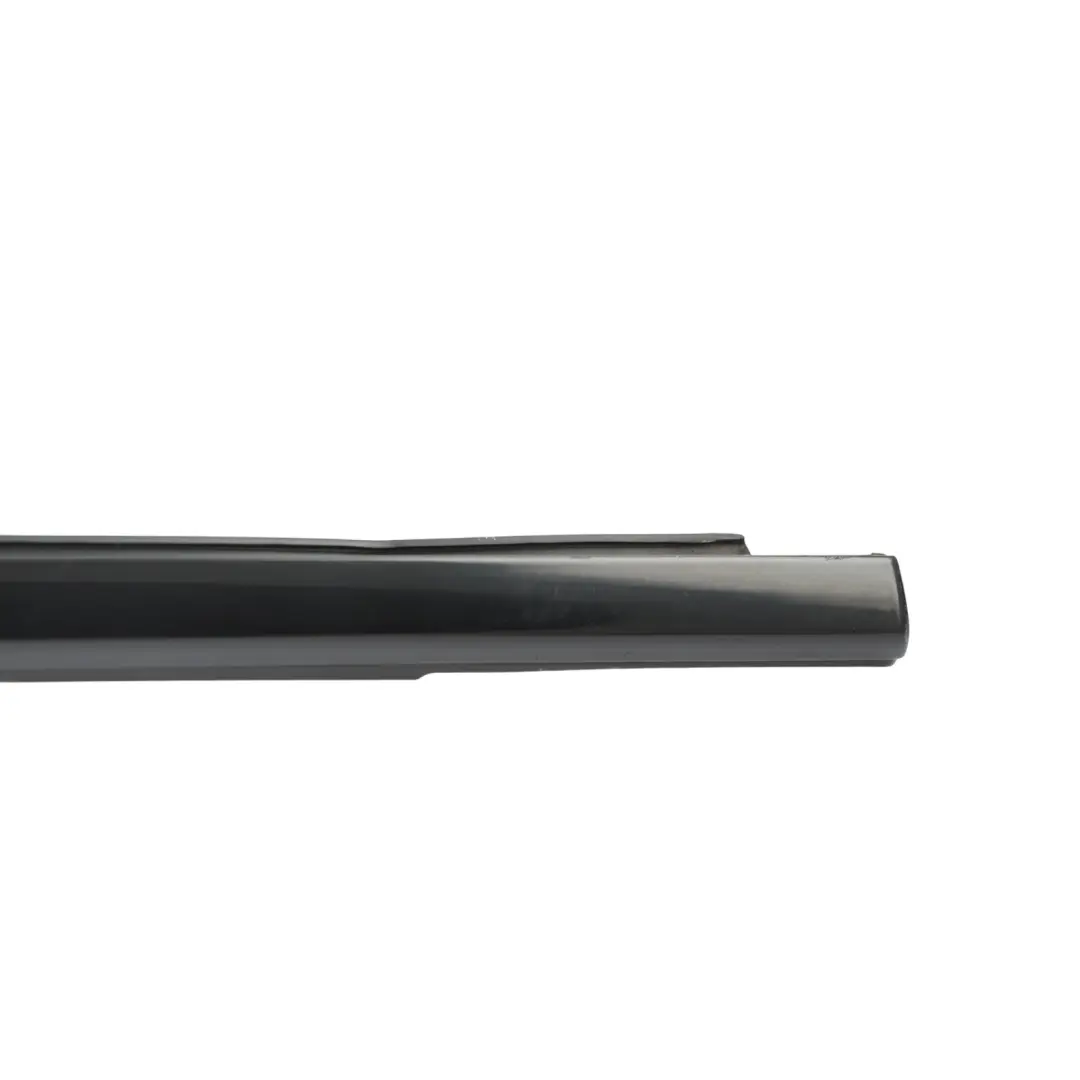 Baguette Garniture Vitre Porte Avant Droit pour Porsche Cayenne 92A à propos du numéro de pièce 7P5837476G Porsche Cayenne 92A Baguette Garniture Vitre Porte Avant Droit - SKU 7P5837476G-JBL - Numéro de pièce 7P5837476G