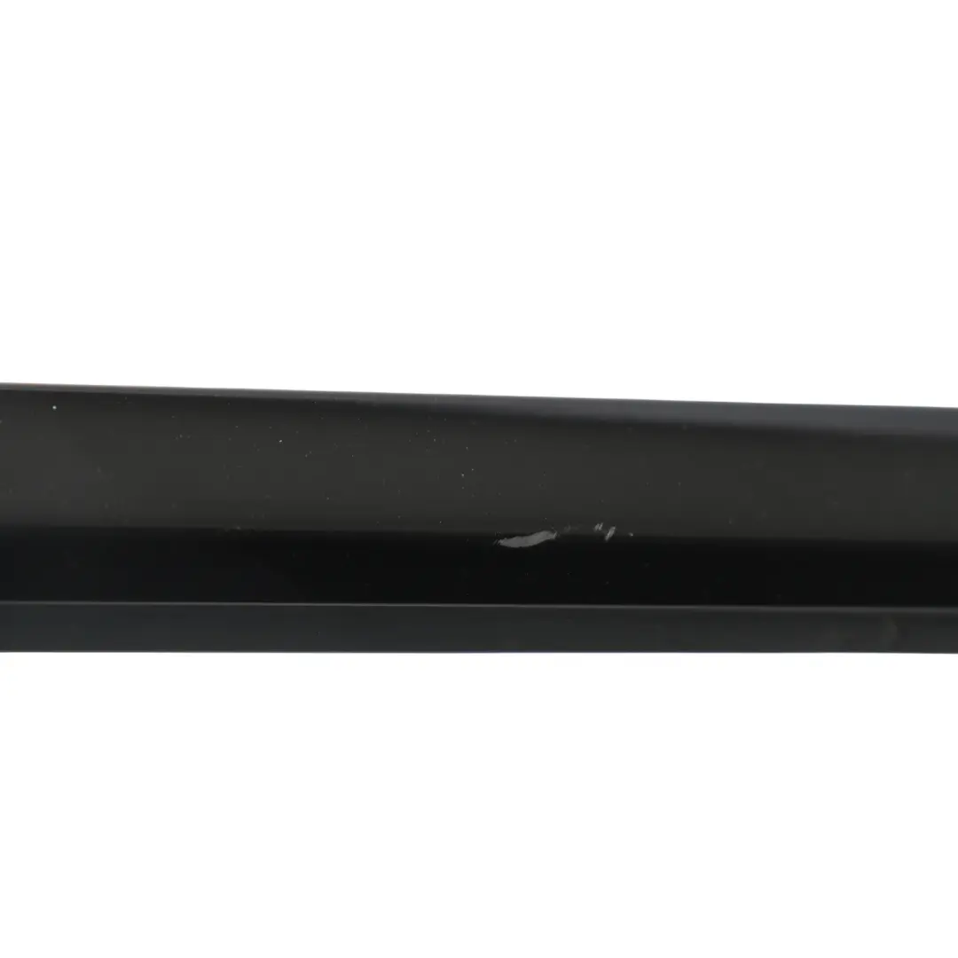 Moldura Tira Ventana Puerta Delantera Derecha para Porsche Cayenne 92A con número de pieza 7P5837476G Porsche Cayenne 92A Moldura Tira Ventana Puerta Delantera Derecha - SKU 7P5837476G-JBL - Número de pieza 7P5837476G