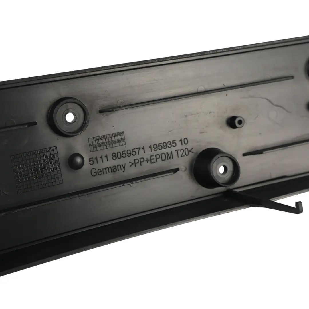 BMW F22 F23 Ramka Tablicy Rejestracyjnej - SKU 8059571 - Numer Części 8059571