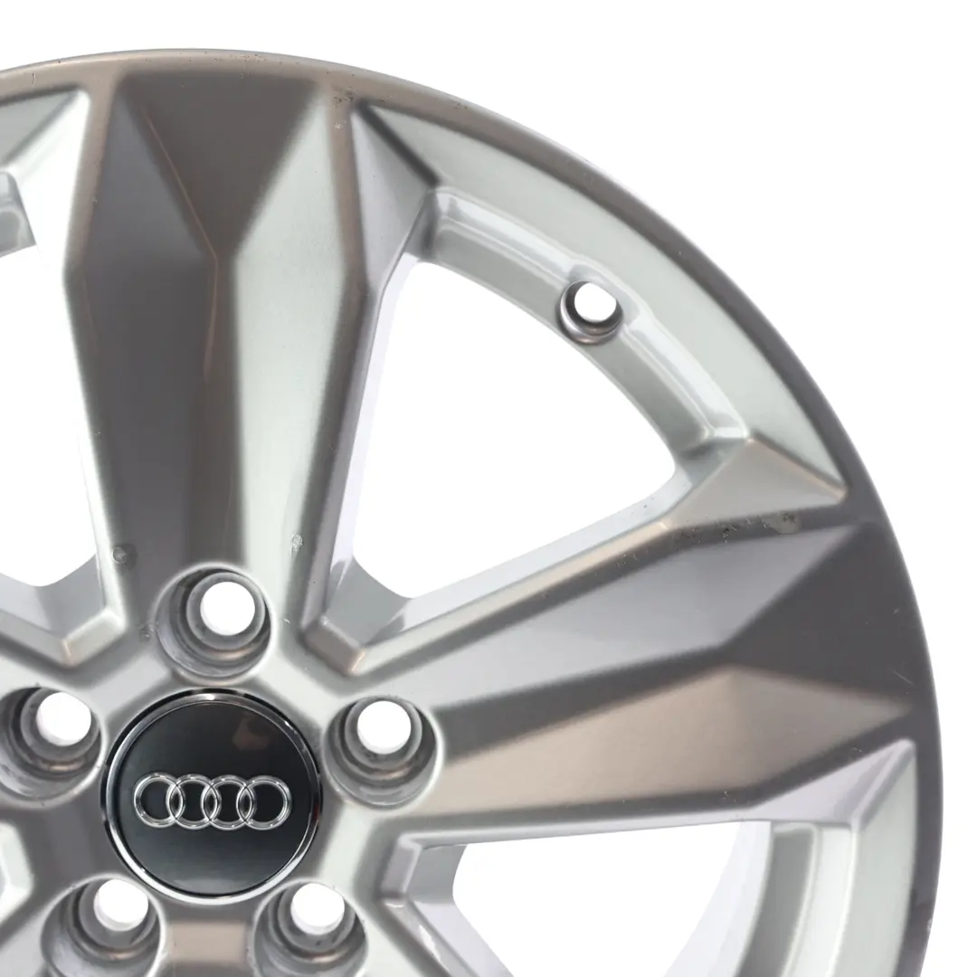 Cerchio Ruota Lega Argento 15" 6J ET:37 5/100 per Audi A1 GB con numero di parte 82A601025 Audi A1 GB Cerchio Ruota Lega Argento 15" 6J ET:37 5/100 - SKU 82A601025-2 - Numero di parte 82A601025