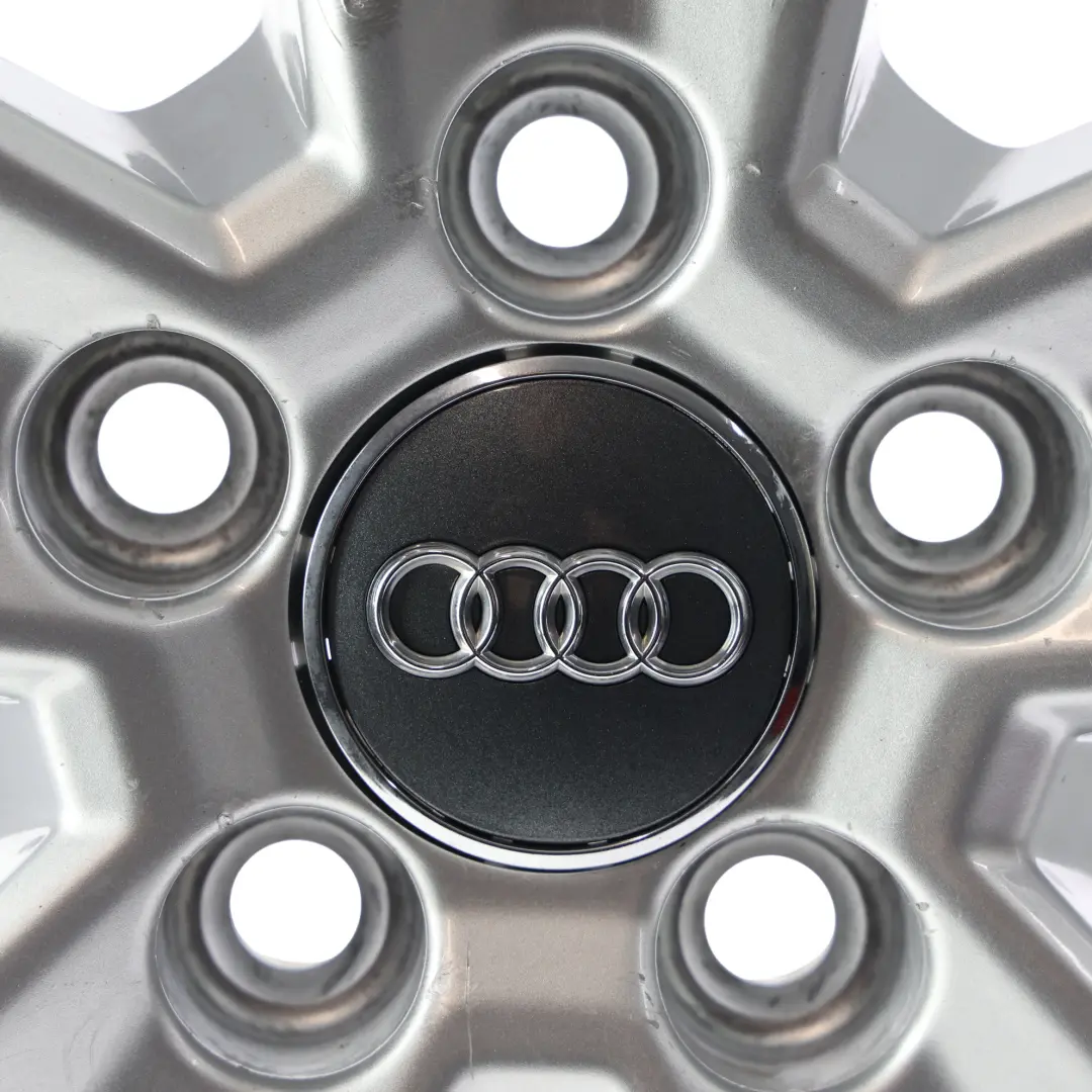 Audi A1 GB Jante Alliage Argent 15" 6J ET:37 5/100 - SKU 82A601025-2 - Numéro de pièce 82A601025