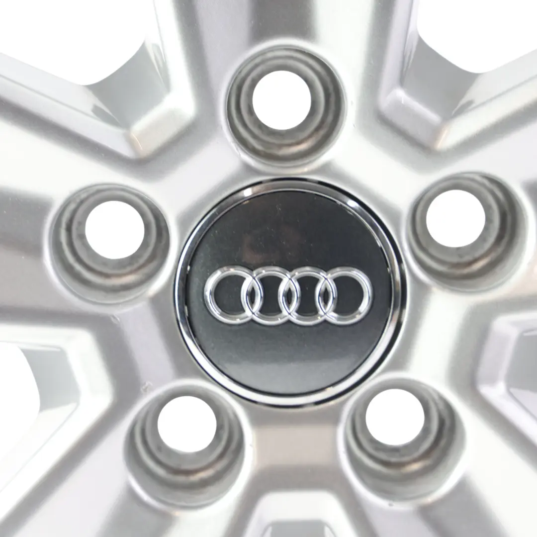 Audi A1 GB Jante Alliage Argent 15" 6J ET:37 5/100 - SKU 82A601025-3 - Numéro de pièce 82A601025