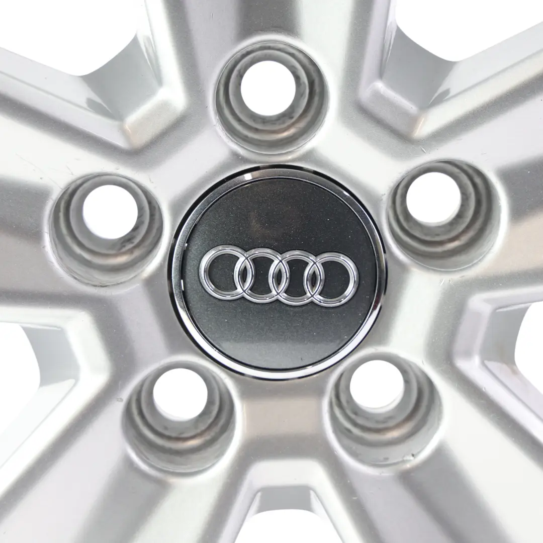 Audi A1 GB Jante Alliage Argent 15" 6J ET:37 5/100 - SKU 82A601025-4 - Numéro de pièce 82A601025