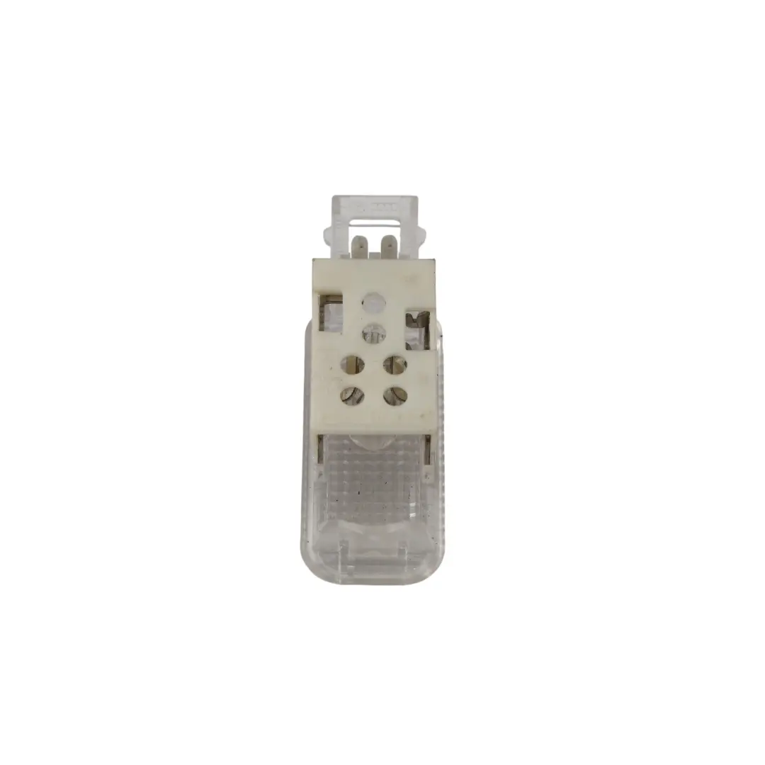 Luz Cortesía Interior Reposapiés para Audi A6 C6 con número de pieza 8D0947415 Audi A6 C6 Luz Cortesía Interior Reposapiés - SKU 8D0947415-1 - Número de pieza 8D0947415