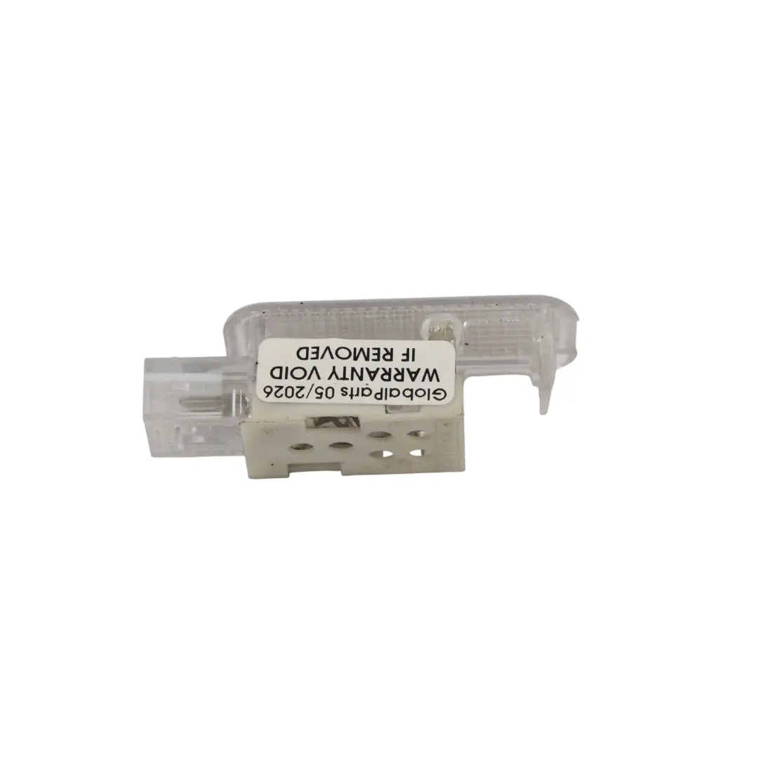 Luz Cortesía Interior Reposapiés para Audi A6 C6 con número de pieza 8D0947415 Audi A6 C6 Luz Cortesía Interior Reposapiés - SKU 8D0947415-1 - Número de pieza 8D0947415