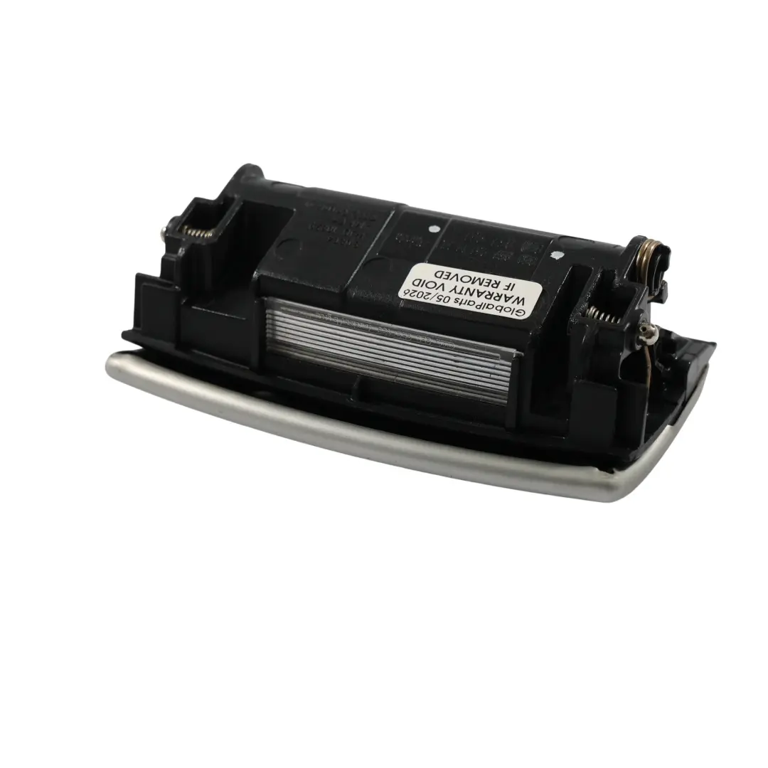 Popielniczka Tylna Konsola Środkowa Srebrna do Audi A4 B7 o numerze 8E0857961P Audi A4 B7 Popielniczka Tylna Konsola Środkowa Srebrna - SKU 8E0857961P - Numer Części 8E0857961P
