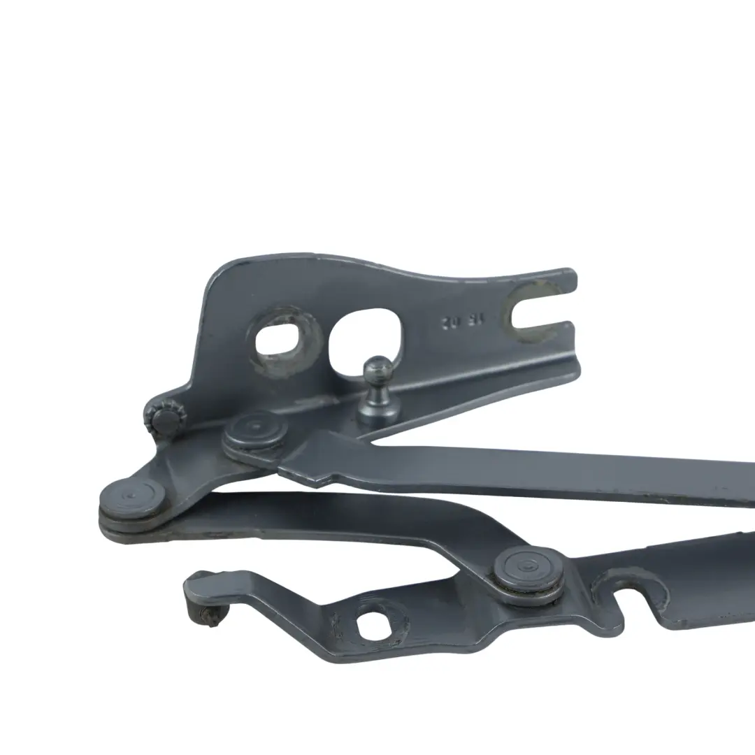 Cerniera Posteriore Portellone Destro Argento Avus Y7J per Audi A4 B7 con numero di parte 8H0827302A Audi A4 B7 Cerniera Posteriore Portellone Destro Argento Avus Y7J - SKU 8H0827302A-AVS - Numero di parte 8H0827302A