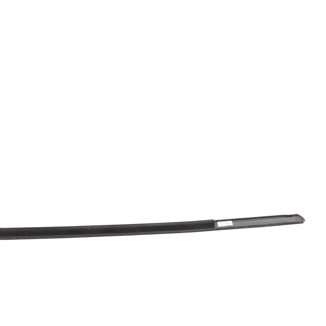 Listwa Zgarniająca Szyby Przednia Lewa do Audi A3 S3 8P o numerze 8P3837477C Audi A3 S3 8P Listwa Zgarniająca Szyby Przednia Lewa - SKU 8P3837477C - Numer Części 8P3837477C