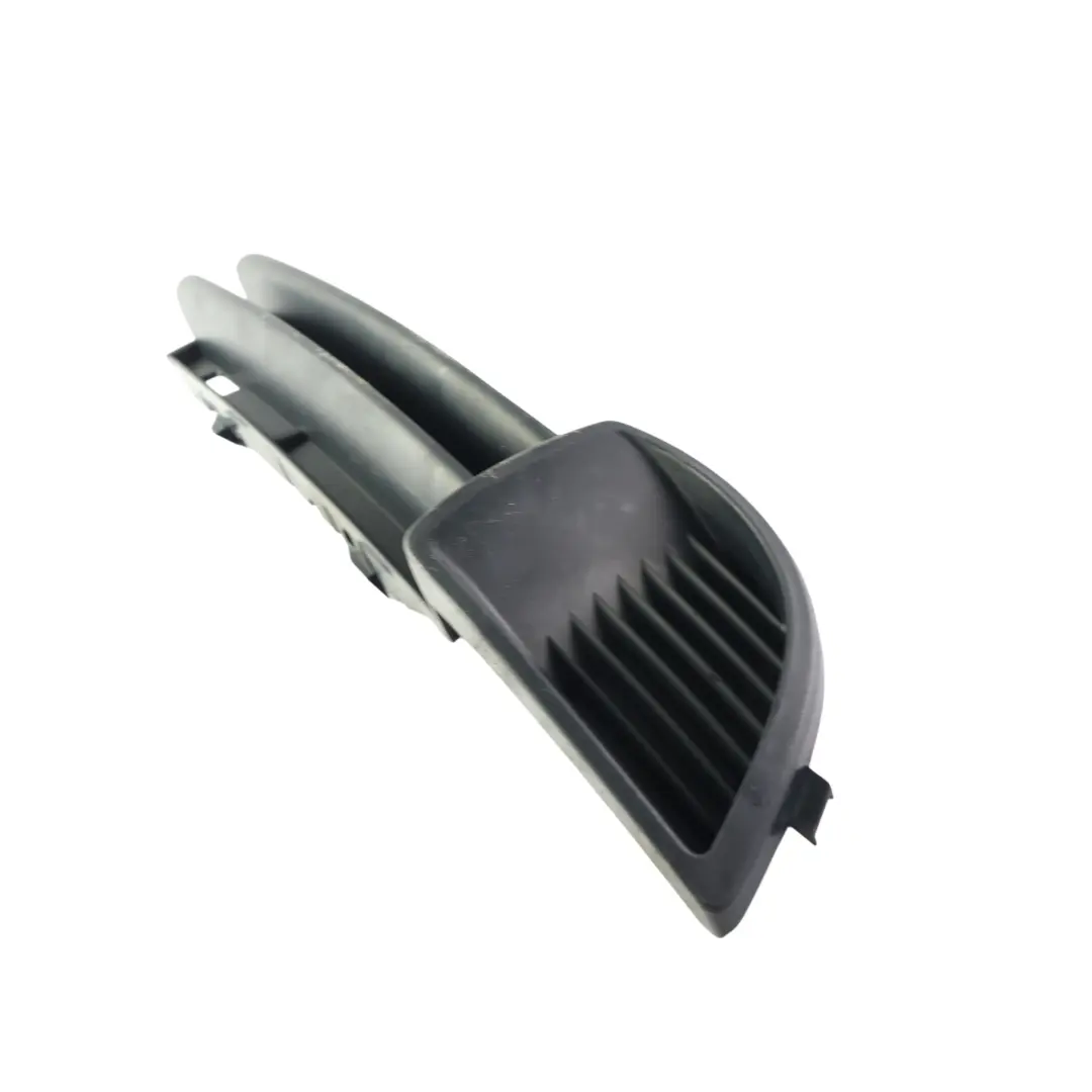 Audi A3 8P Kratka Wlotu Powietrza Przednia Prawa 2004-2008 - SKU 8P4807682A - Numer Części 8P4807682A