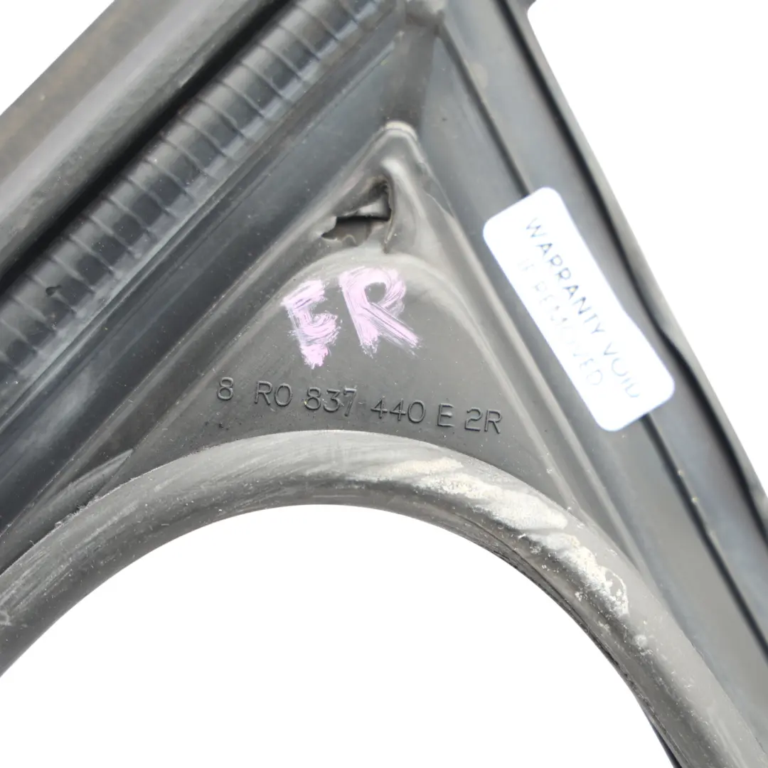 Uszczelka Ramki Szyby Drzwi Przednich Prawa do Audi Q5 8R o numerze 8R0837440F Audi Q5 8R Uszczelka Ramki Szyby Drzwi Przednich Prawa - SKU 8R0837440F - Numer Części 8R0837440F