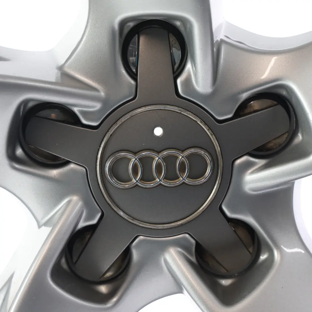Jante argentée en alliage 19" 8.5J ET:32 flèche l'étoile pour Audi A5 8T à propos du numéro de pièce 8T0601025F Audi A5 8T Jante argentée en alliage 19" 8.5J ET:32 flèche l'étoile - SKU 8T0601025F-1 - Numéro de pièce 8T0601025F